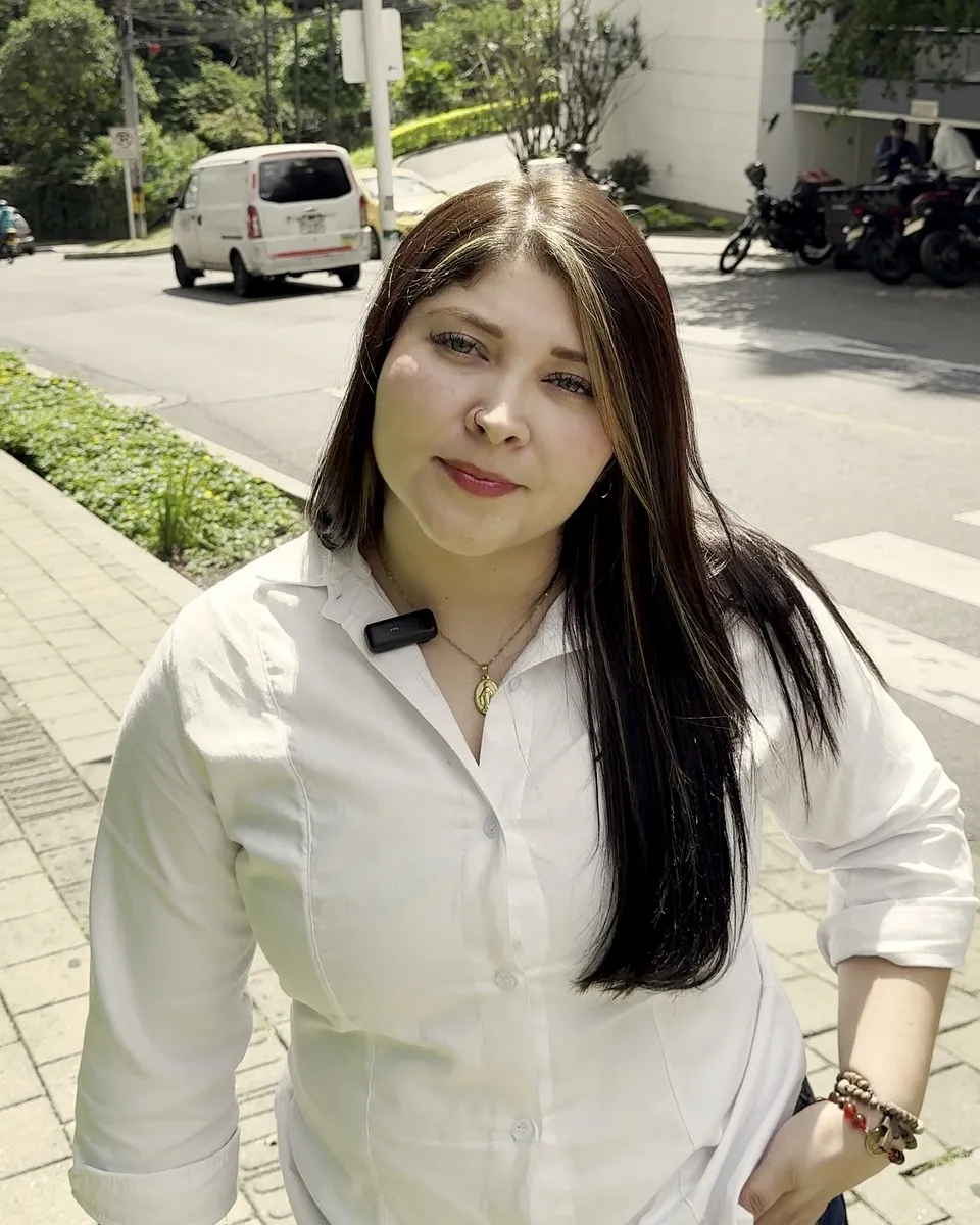 Johana Manrique, Asesora comercial de seguros de Inderco